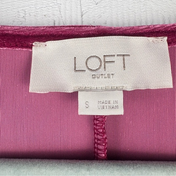 LOFT Women's Fuchsia Velvet Blouse NWOT Long Balloon Sleeves Barbiecore Small - Picture 4 of 9